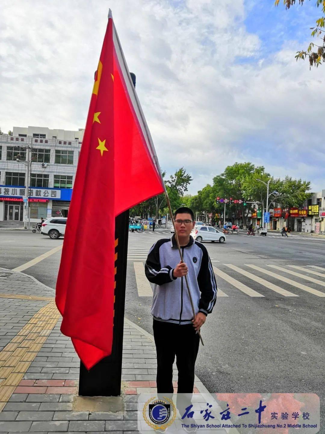 印尼多座火山喷发 数千人疏散